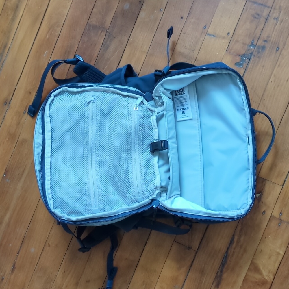 Fjallraven ulvo 30L Backpack - Picture 5 of 9